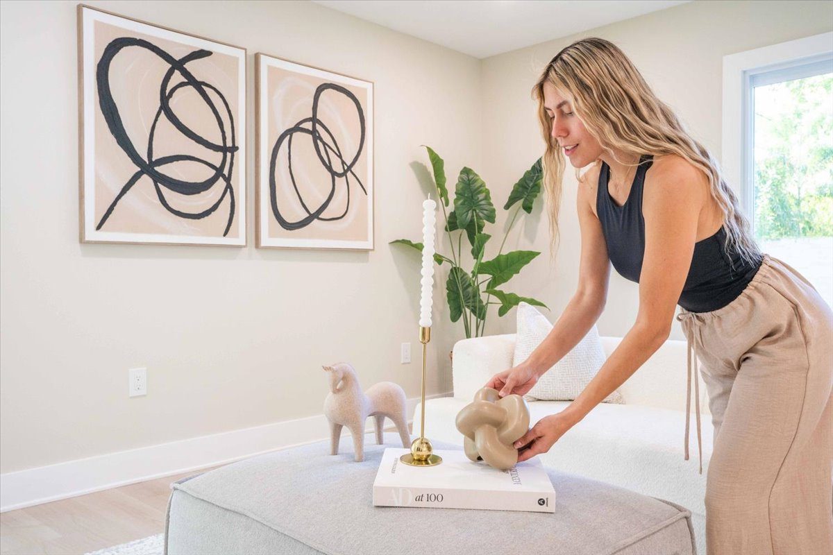 1104 S Lois Ave